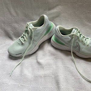 Size 8 - (WMNS) Nike ZoomX Invincible Run Flyknit 2 'Barely Green Mint Foam' DC9